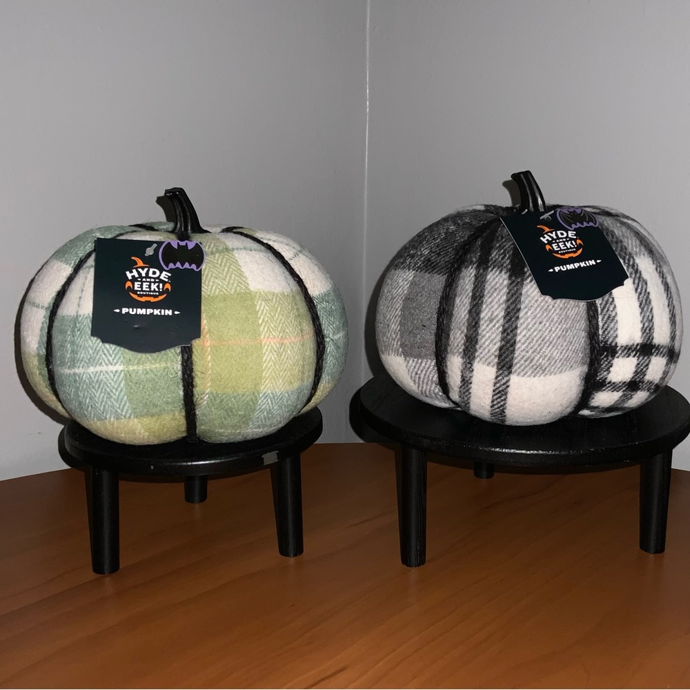 Target Hyde & EEK Boutique Brushed Knit Plaid Pumpkins